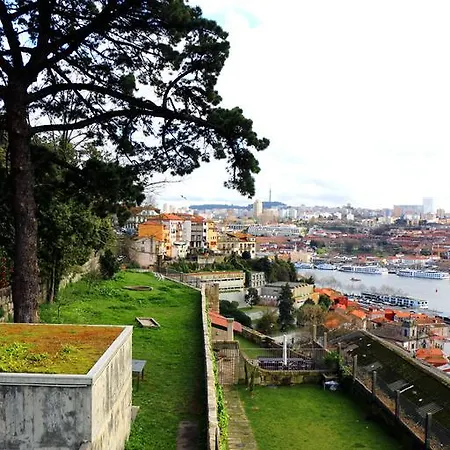 Twin * Porto
